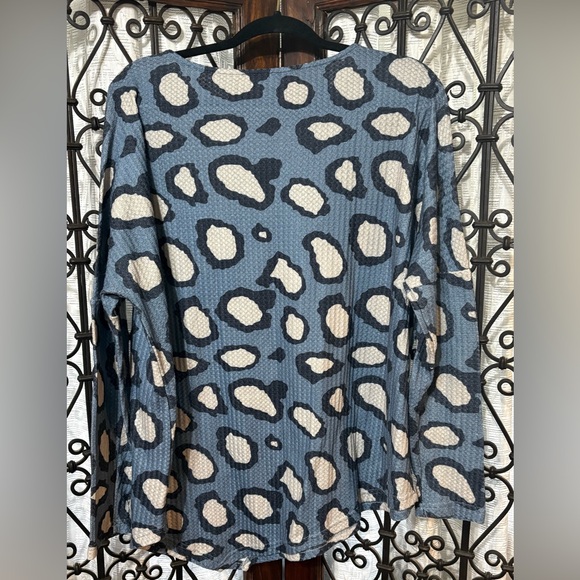 Umgee Blue and Cream Leopard Print Long Sleeve Top - Picture 5 of 5